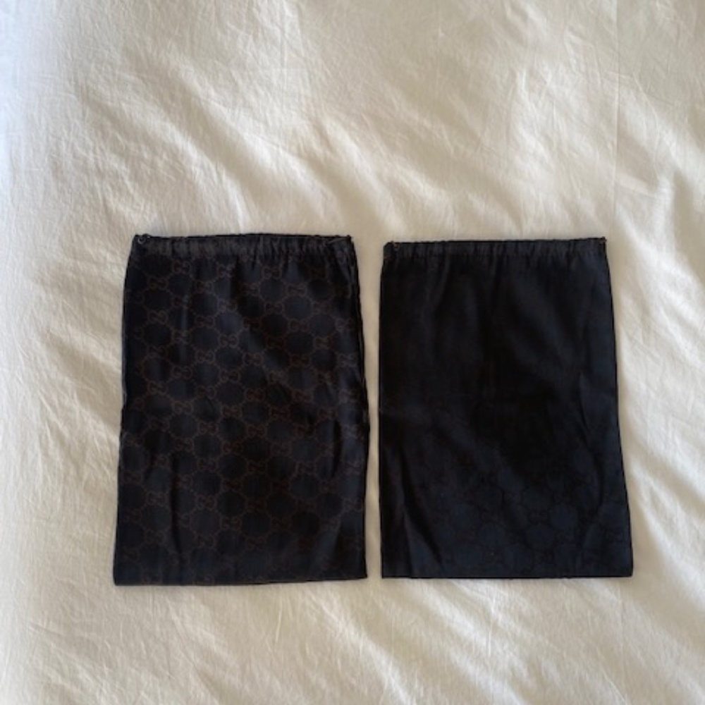 GUCCI drawstring travel shoe bags (2) with discreetly etched logo - Picture 4 of 5